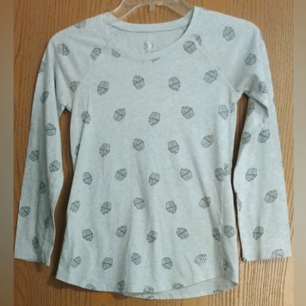 Justice Long Sleeve Cupcake T-shirt size 12.  11-019